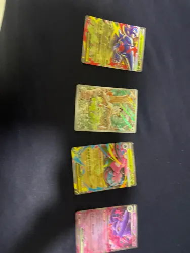 4 cartas de Pokémon raras
