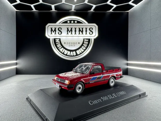Miniatura Chevrolet Chevy 500 SL/E 1988 Vermelha 1/43 Chevrolet Collection Série Ouro