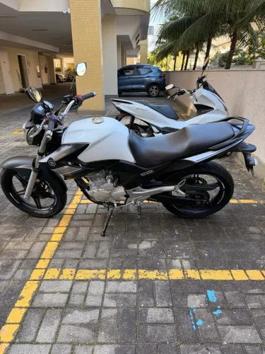 Yamaha Fazer 250 Conservada.