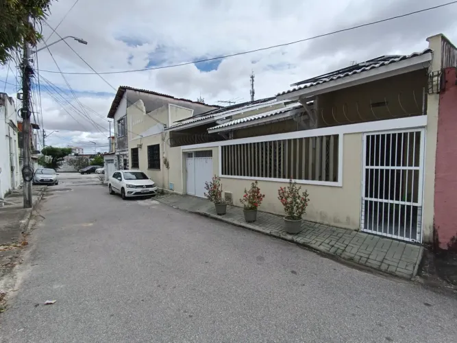 Casa para Venda em Fortaleza / CE no bairro Benfica