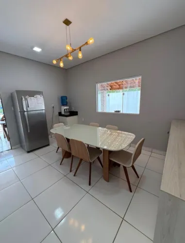 Mesa de Jantar Lindíssima da Jacaúna Móveis 6 Lugares | Vidro Off White | Estado de Nova