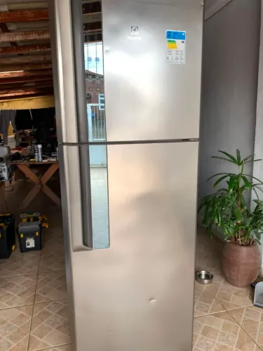 Geladeira Electrolux Frost Free COM GARANTIA (inox)
