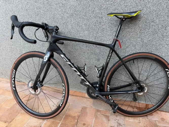 Bike Scott Addict Carbon Disc Ultegra c/ Roval - 8,2kg