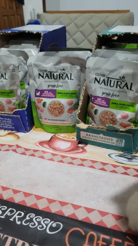 30 Rações úmidas / saches Guabi Natural Gain Free
