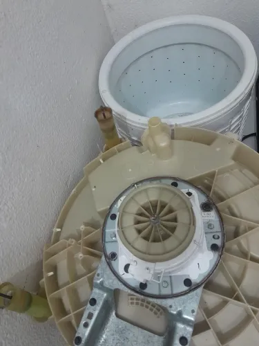 Vende materiais pra máquina de lavar roupas 