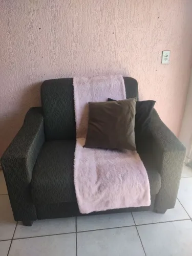 Vendo sofá muito conservado sem nenhum rasgo