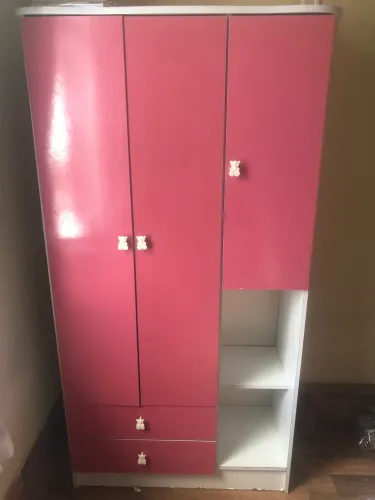 Conjunto guarda roupa e cômoda infantil
