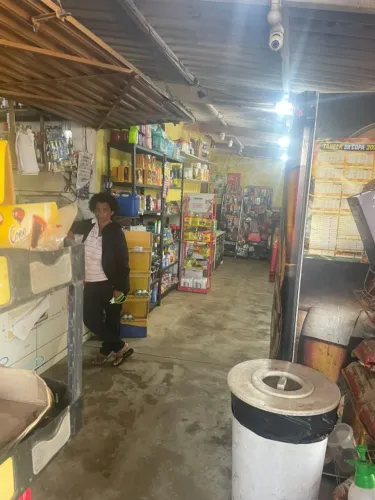 O Ponto Comercial (Retorno Imediato) com casa em terreno de 250m²