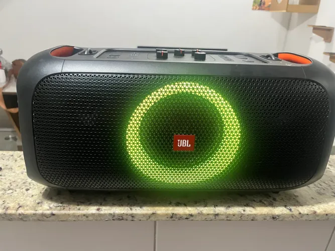 JBL PARTYBOX ON THE GO 8 COM DETALHES