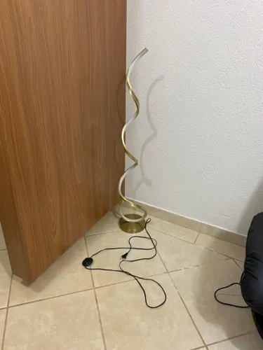 Lindíssima Luminária de piso em Espiral