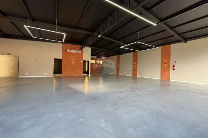 Galpão Moderno e Bem Localizado, Próximo à BR-040 e ao Centro de Juiz de Fora
