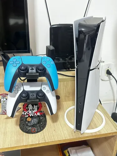 PlayStation®5 Slim Digital 825GB + 2 Controles Originais  +  Pacote ASTRO BOT e EA FC 2026