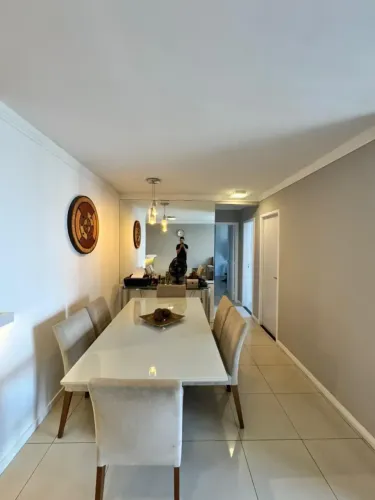 GRAN PARK AGUAS, LINDO APARTAMENTO NO CALHAU, REFORMADO E PROJETADO, NASCENTE E VENTILADO