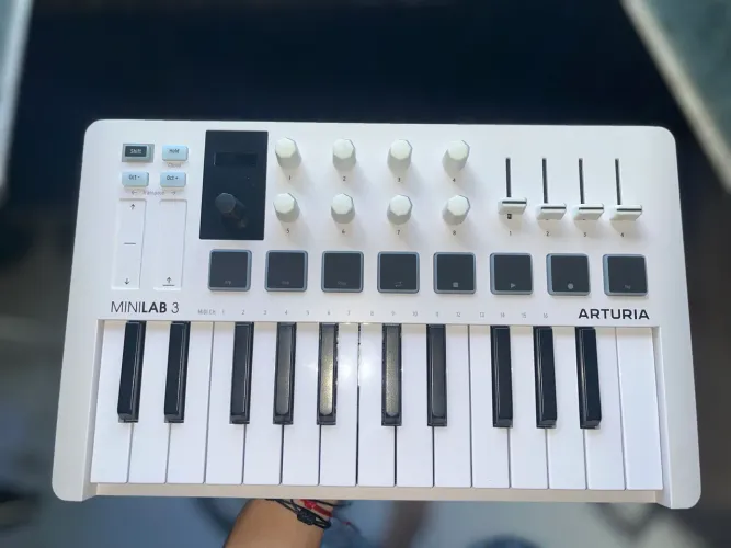 Controlador MIDI Arturia MiniLab 3 - 25 Teclas | Excelente Estado