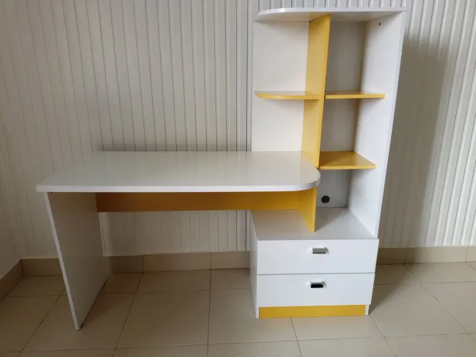 ESCRIVANINHA COM ESTANTE LATERAL