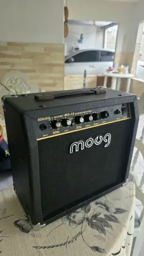 Amplificador Moug para guitarra e violão