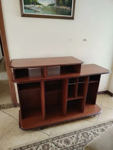 MÓVEIS DE MADEIRA - RACK + CRIADO-MUDO | VENDO JUNTOS OU SEPARADOS