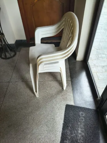 Cadeiras plásticas 