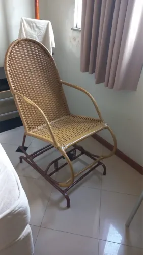 Cadeira de balanço em ótimo estado