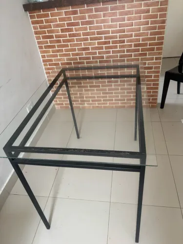 Mesa com 4 Cadeiras em Bom Estado 250