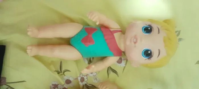 Bonecas Baby Alive piscina e uma bebe