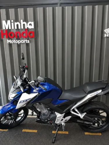 Vende-se uma CB Twister 300 completa ano 2026 único dono 8 mês de uso *86