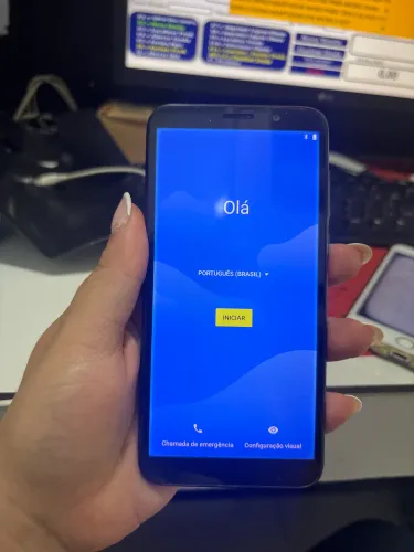 Celular semi novo motorola e6play acompanha carregador capa e película 