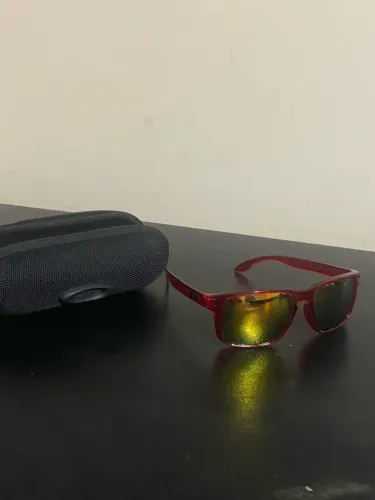 Óculos Oakley com case em excelente estado.