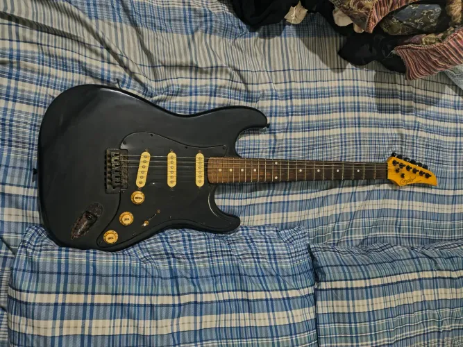 Guitarra Condor Stratocaster