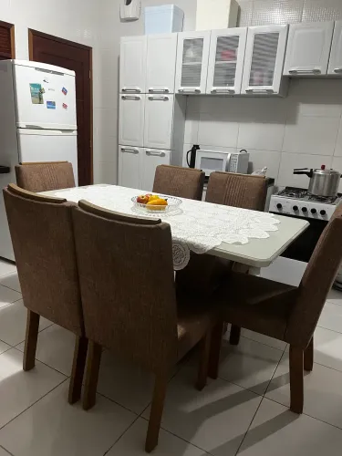 Vendo mesa de jantar de 6 cadeiras