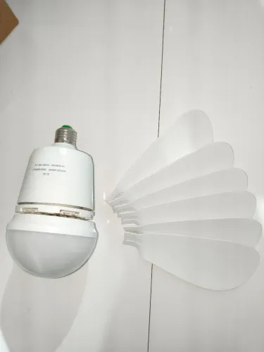 Ventilador de Teto + Lâmpada LED 60W (Perfeito Estado)