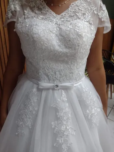 Vestido de noiva modelo princesa com Saiote e Véu