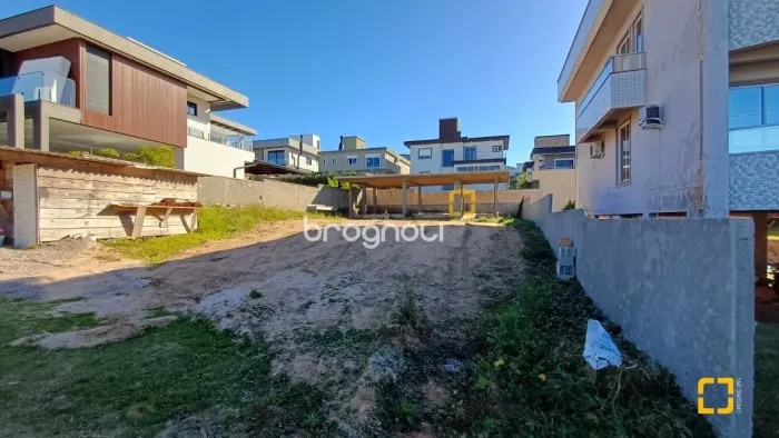 Terreno medindo 15X32,62 em Condomínio Fechado nos Ingleses