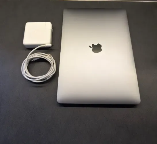 Impecável!! MacBook Pro 13" - i5 Quad-Core | 16GB RAM | 512GB SSD | 2020 - Space Gray