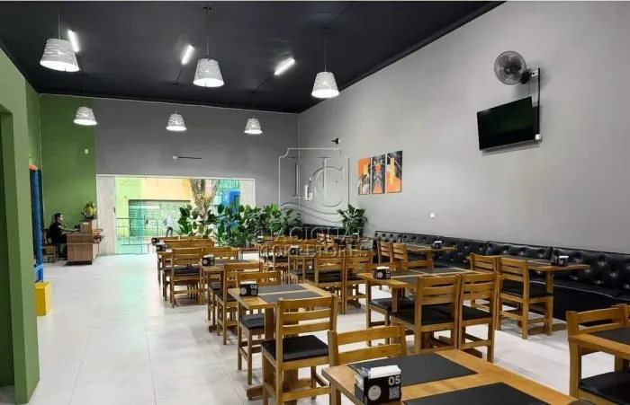 Prédio comercial à venda no Centro de Santo André com 6 salas alugadas