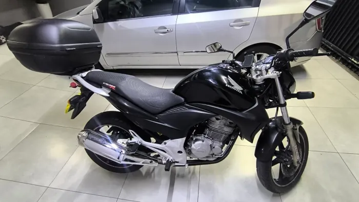 Honda CB 300R 2011 | Revisada | Bateria Nova | R$ 12.500