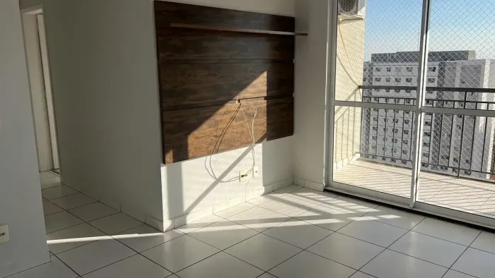 Cortes Imobiliária aluga excelente apartamento 2/4 sendo 1 suite.