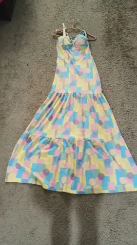 Vestidos diversos sem uso 