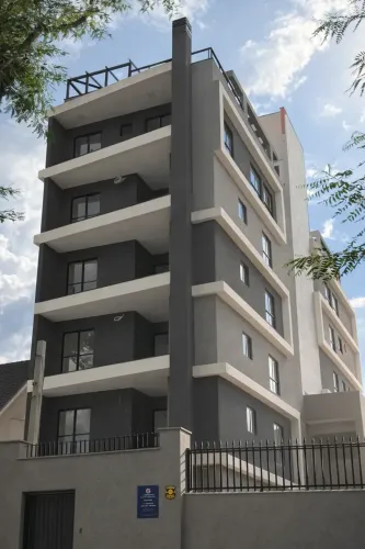 Apartamento para venda tem 80 metros quadrados com 2 quartos em Bacacheri - Curitiba - Par