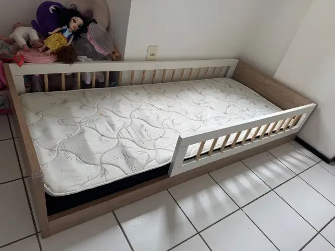 Cama montessoriana com colchão