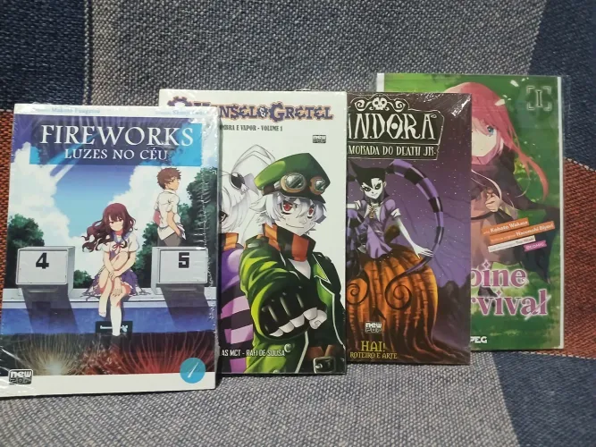 Lote 4 Mangás e 1 Light novel! + Brinde surpresa!