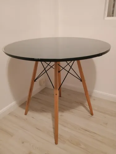 Linda mesa Eiffel, com 90cm de diâmetro com tampo de vidro temperado de 6mm, nova!