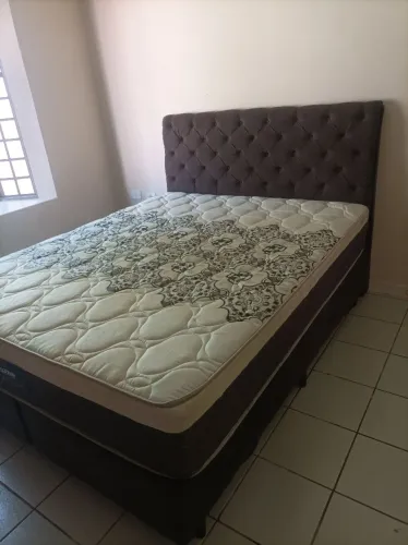 Cama box casal Queen com cabeceira