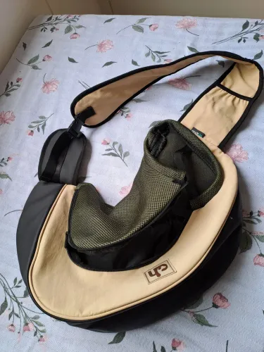 Bolsa de Transporte Pet Canguru Lateral (Modelo PE23004UP) da marca Up4You na cor bege.