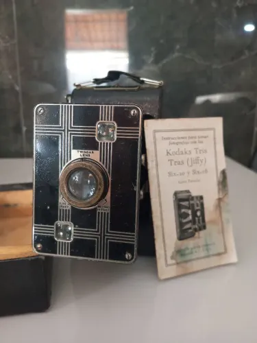 Câmera JIFFY KODAK SIX-20 ART Deco