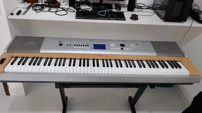Piano Yamaha PortableGrand DGX- 630
