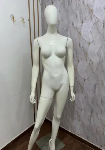 Manequim Branco Fibra
