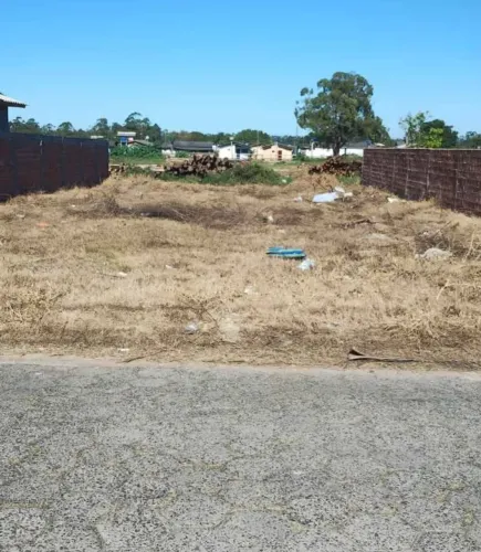  Vendo ou troco por terreno em balneário arroio do Silva . 