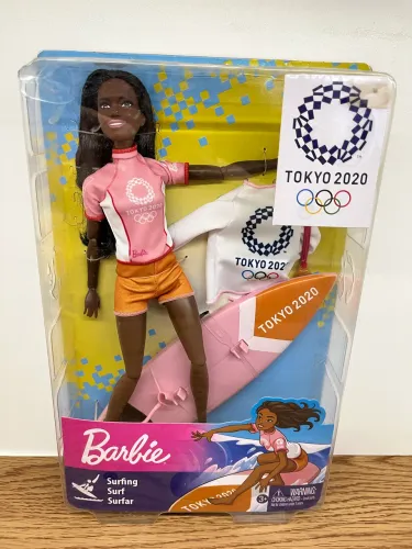 Barbie Surfista da coleção Jogos Olímpicos de Tóquio 2020