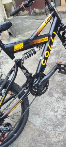 Bicicleta pouquimas vezes usada